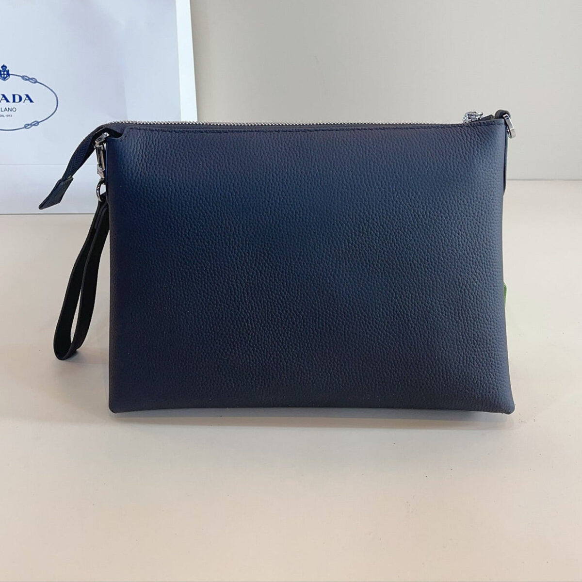 CLUTCH 29 IN NAVY BLUE GRAINED CALFSKIN TRIANGLE LOGO - 图片 7