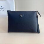CLUTCH 29 IN NAVY BLUE GRAINED CALFSKIN TRIANGLE LOGO - 图片 8