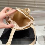 CROCHET BUCKET BAG 18 IN BEIGE WOVEN RAFFIA EMBROIDED LOGO - 图片 7