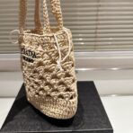 CROCHET BUCKET BAG 18 IN BEIGE WOVEN RAFFIA EMBROIDED LOGO - 图片 9