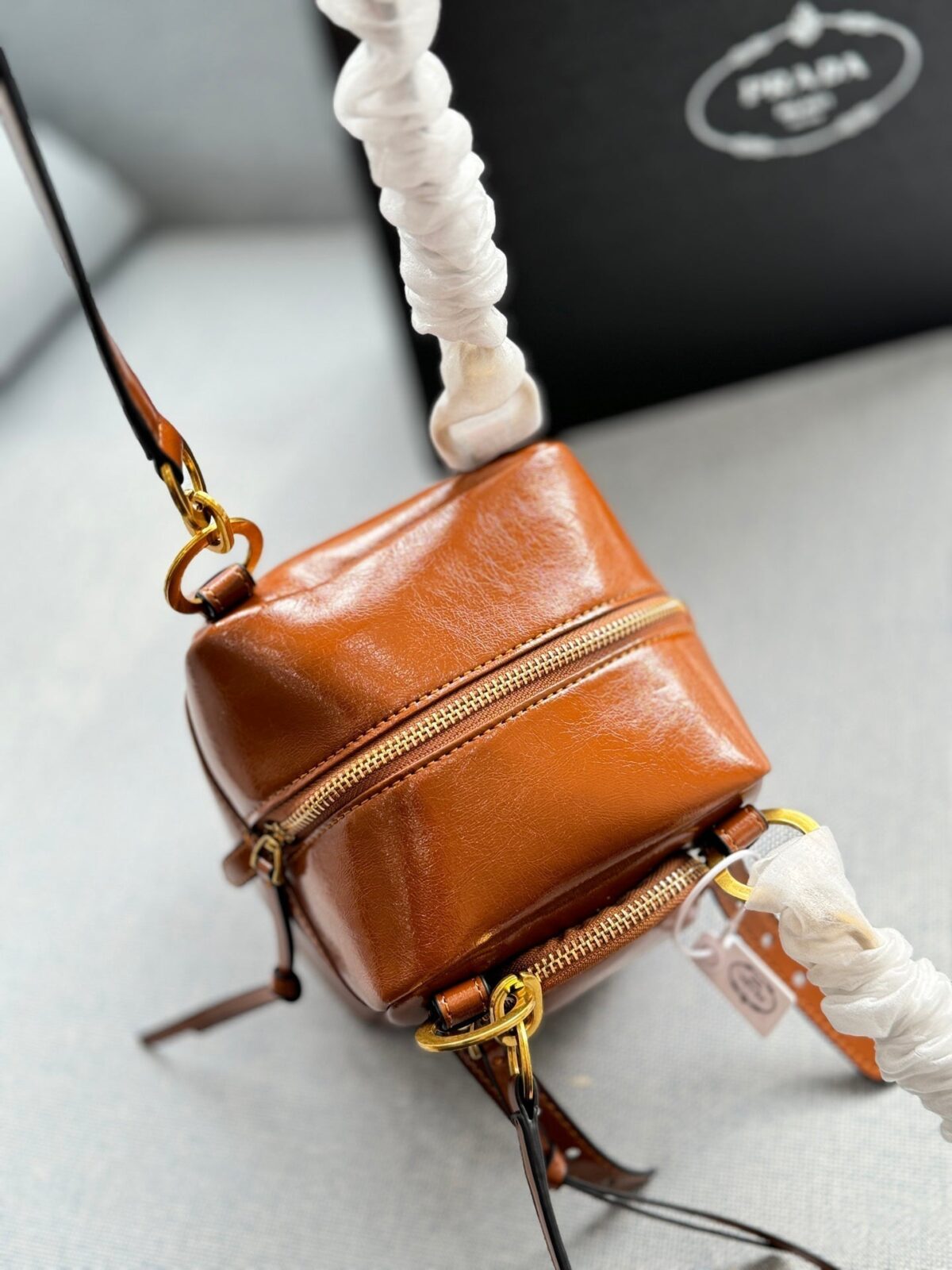 DANGLE TOP HANDLE MINI BAG 15 IN BROWN PATENT CALFSKIN - 图片 6