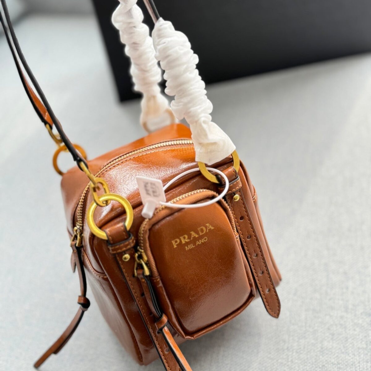 DANGLE TOP HANDLE MINI BAG 15 IN BROWN PATENT CALFSKIN - 图片 1