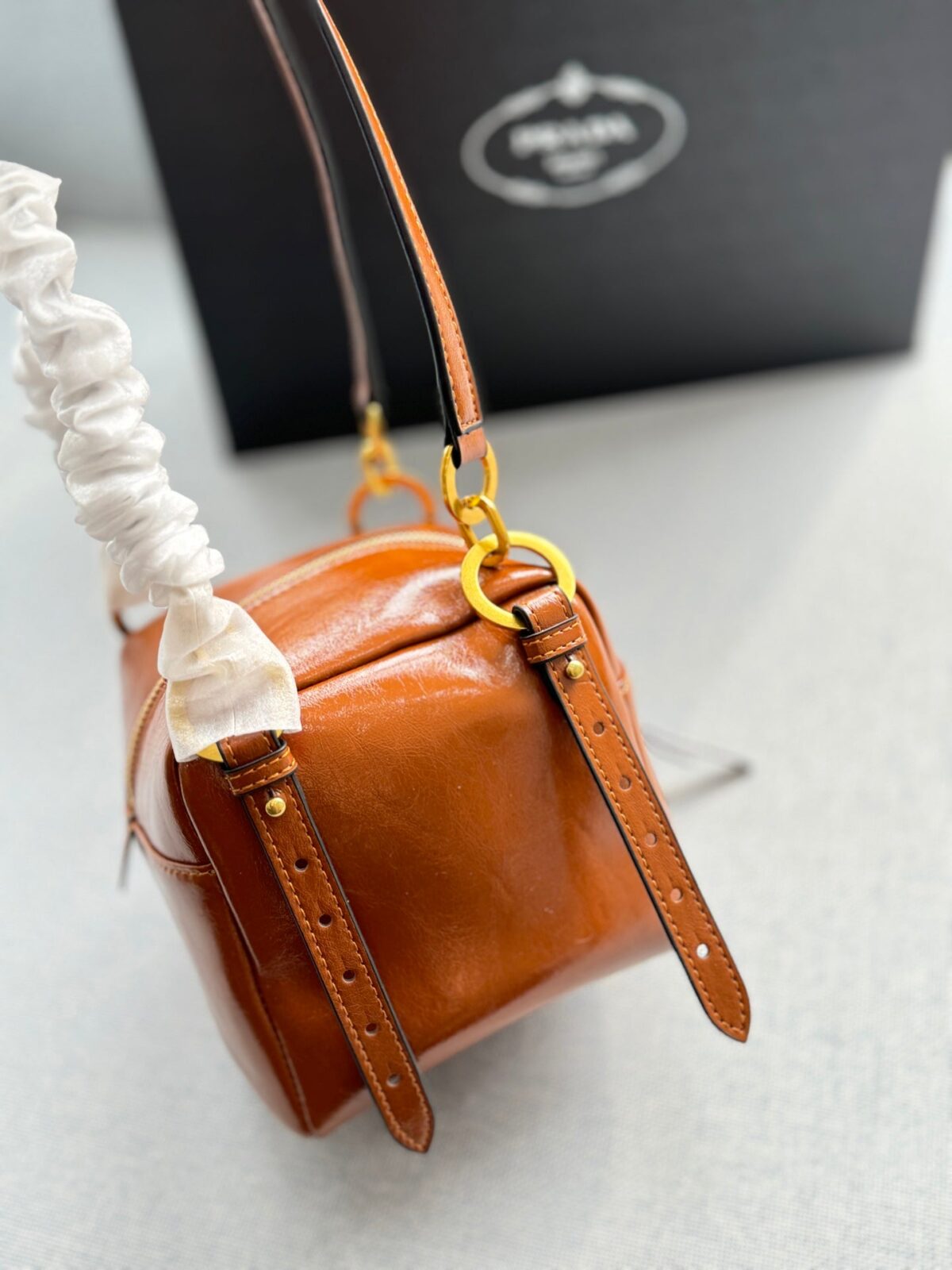 DANGLE TOP HANDLE MINI BAG 15 IN BROWN PATENT CALFSKIN - 图片 9