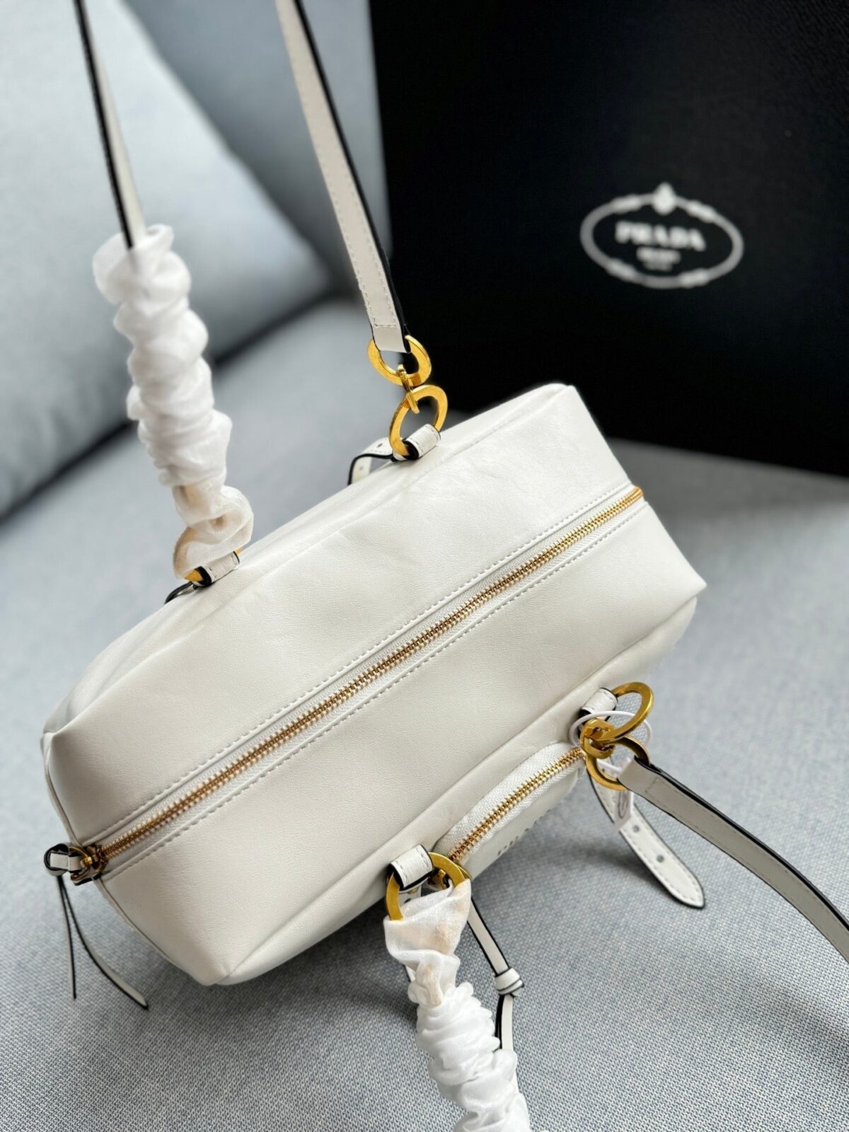 DANGLE TOP HANDLE BAG 30 IN WHITE SHINY CALFSKIN - 图片 5