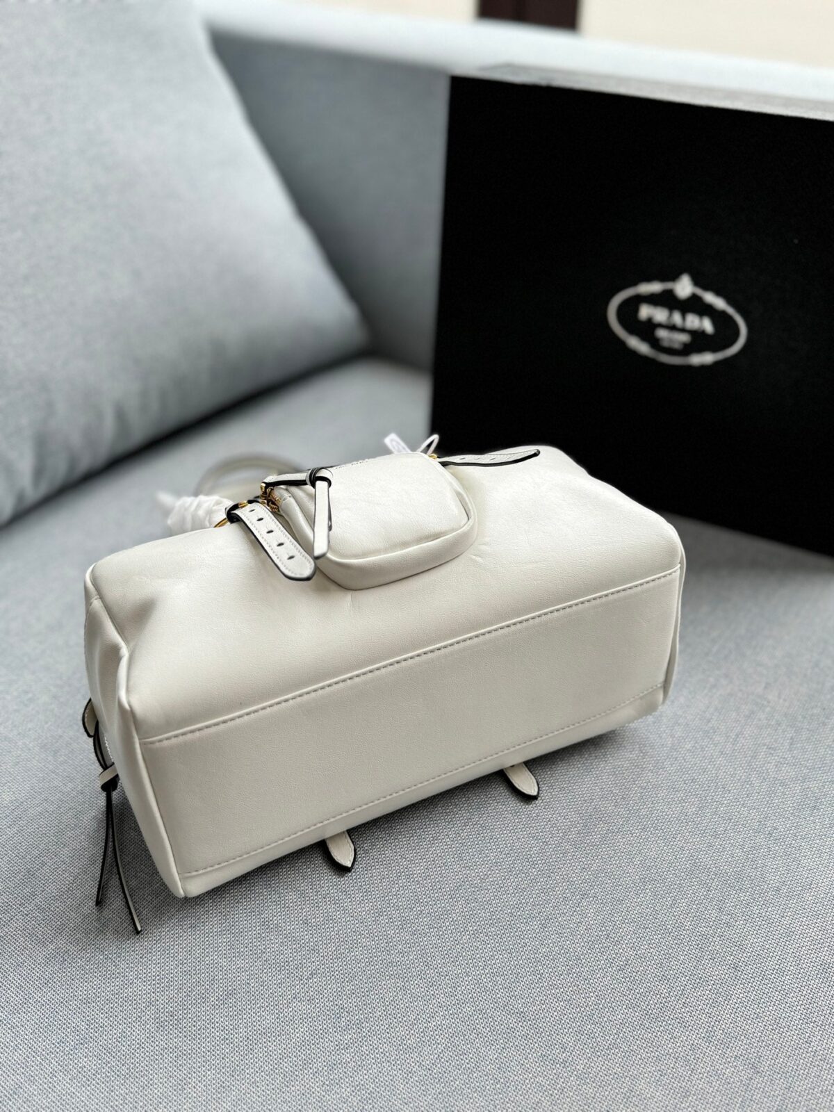 DANGLE TOP HANDLE BAG 30 IN WHITE SHINY CALFSKIN - 图片 6