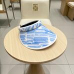 VISOR HAT MODEL 652201 IN BLUE AND WHITE FABRIC - 图片 3