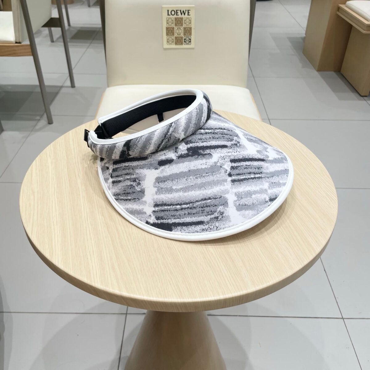 VISOR HAT MODEL 652204 IN GREY AND WHITE FABRIC - 图片 2