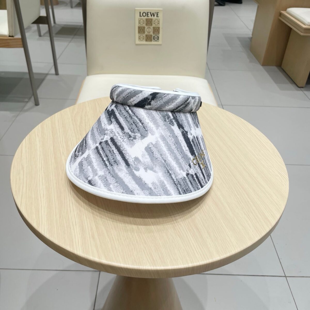 VISOR HAT MODEL 652204 IN GREY AND WHITE FABRIC - 图片 4