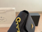 GOLD HARDWARE MINI BAG 18 IN BLACK RE-NYLON - 图片 7