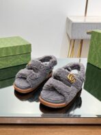 DAD SANDALS IN DARK GRAY FLEECE WITH GOLD HARDWARE - 图片 3