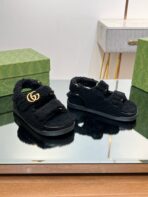 DAD SANDALS IN BLACK FLEECE WITH GOLD HARDWARE - 图片 4