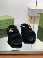 DAD SANDALS IN BLACK FLEECE WITH GOLD HARDWARE - 图片 3