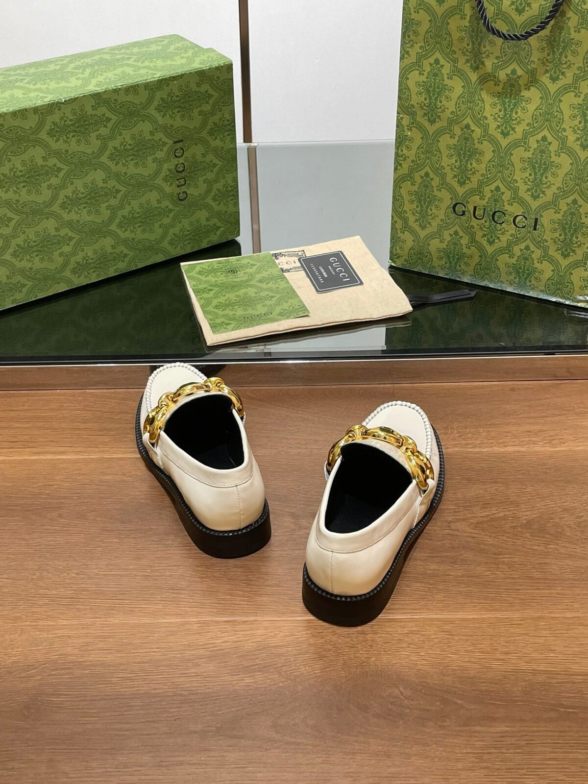 GG LOAFER SHOES IN WHITE CALFSKIN WITH GOLD HARDWARE - 图片 8