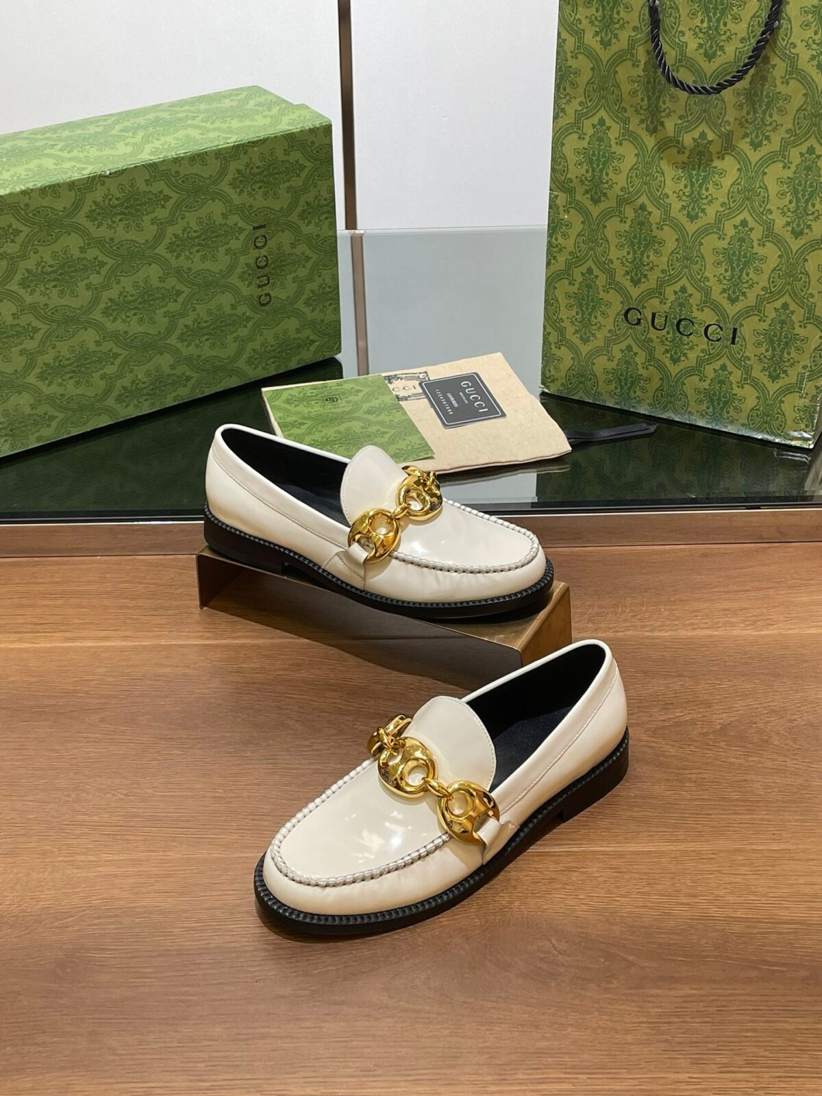 GG LOAFER SHOES IN WHITE CALFSKIN WITH GOLD HARDWARE - 图片 5