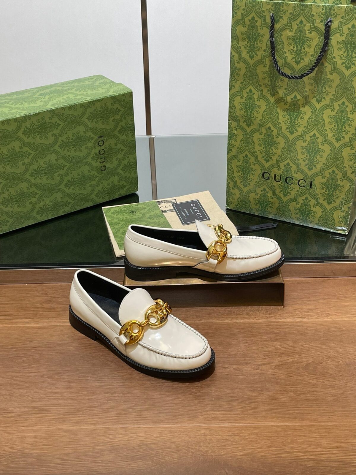 GG LOAFER SHOES IN WHITE CALFSKIN WITH GOLD HARDWARE - 图片 2