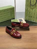 GG LOAFER SHOES IN BLOOD RED CALFSKIN WITH GOLD HARDWARE - 图片 2