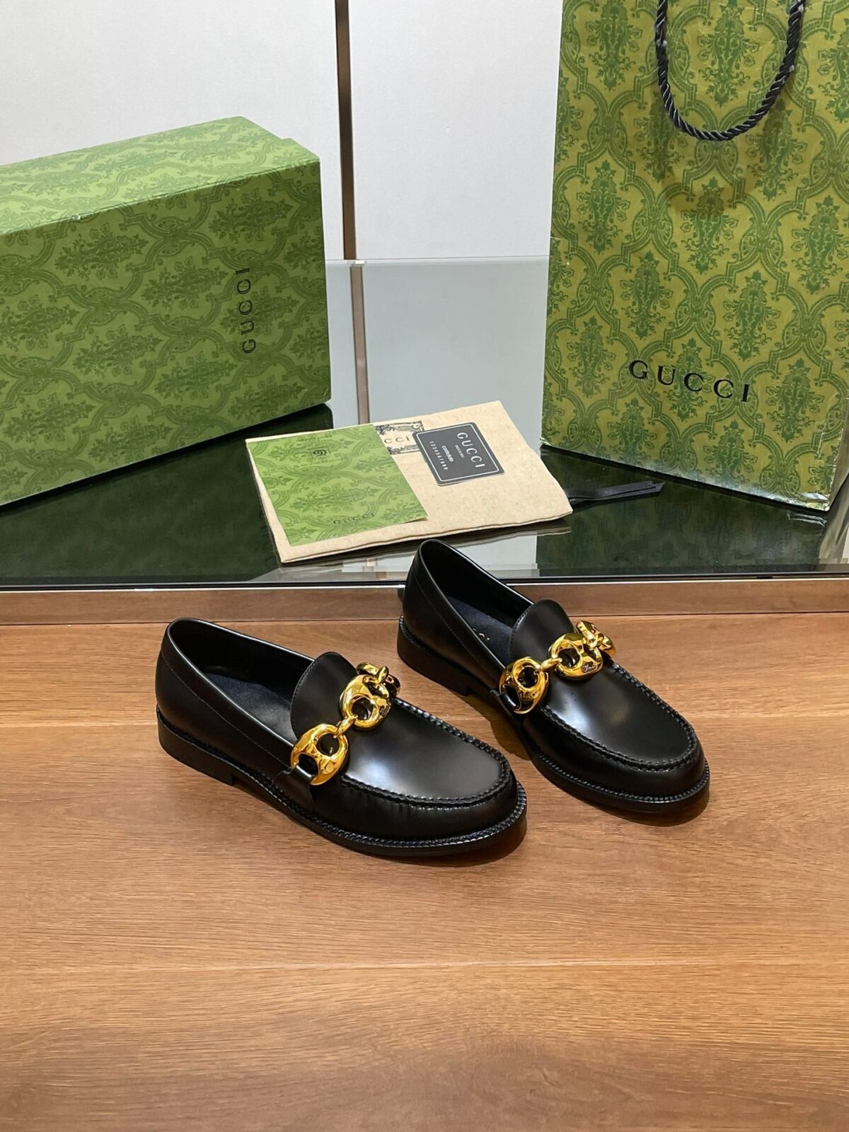 GG LOAFER SHOES IN BLACK CALFSKIN WITH GOLD HARDWARE - 图片 2