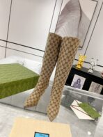 GG KNEE BOOTS IN BEIGE MONOGRAM JACQUARD FABRIC AND CALFSKIN LINING - 图片 4