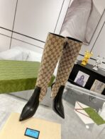 GG KNEE BOOTS IN BEIGE MONOGRAM JACQUARD FABRIC AND BLACK CALFSKIN - 图片 2