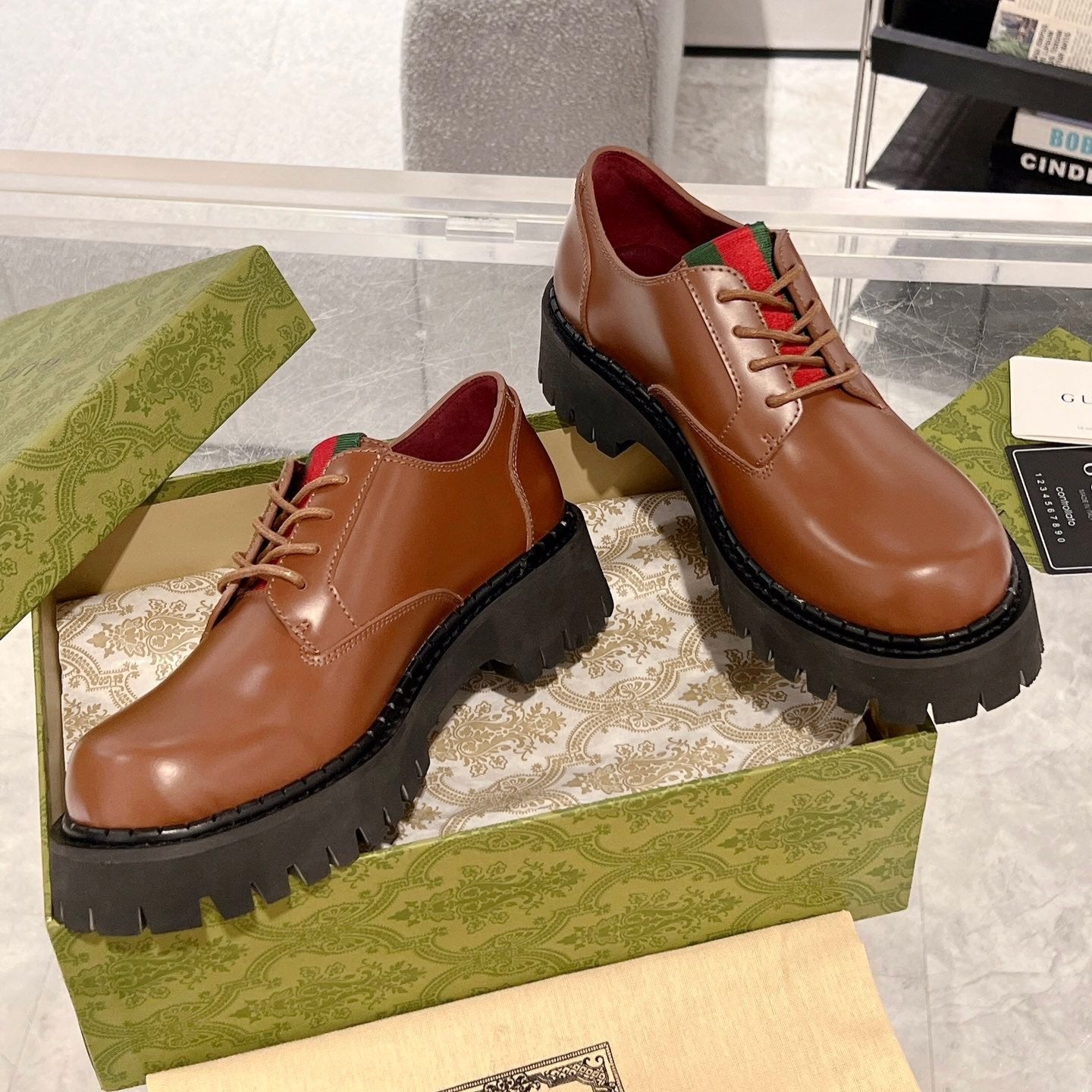 img_6cb649bf_20241016_i1729067355_2638_7_jpg_1ffc70ed-d02c-4ae5-a476-dc747be2dd1b.jpg GG LACE-UP LOAFER WITH WEB IN CARAMEL BROWN SHINY LEATHER - 图片 1