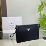 CLUTCH 25 IN BLACK RE-NYLON TRIANGLE LOGO - 图片 6