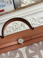 HERBAG ZIP 31 LAQUERED BAG IN OFF-WHITE MIX BROWN H PLUME CANVAS AND BROWN COWHIDE - 图片 6