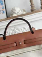 HERBAG ZIP 31 RETOURNE PEGASE POP BAG IN OFF-WHITE MIX RED CANVAS AND HUNTER COWHIDE - 图片 2