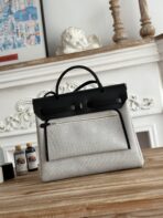 HERBAG ZIP 31 LAQUERED BAG IN OFF-WHITE MIX BLACK H PLUME CANVAS - 图片 4