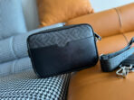 CLUTCH 22 WITH FF MOTIF IN DARK GRAY TEXTURED FABRIC AND BLACK LAMBSKIN TRIM - 图片 2