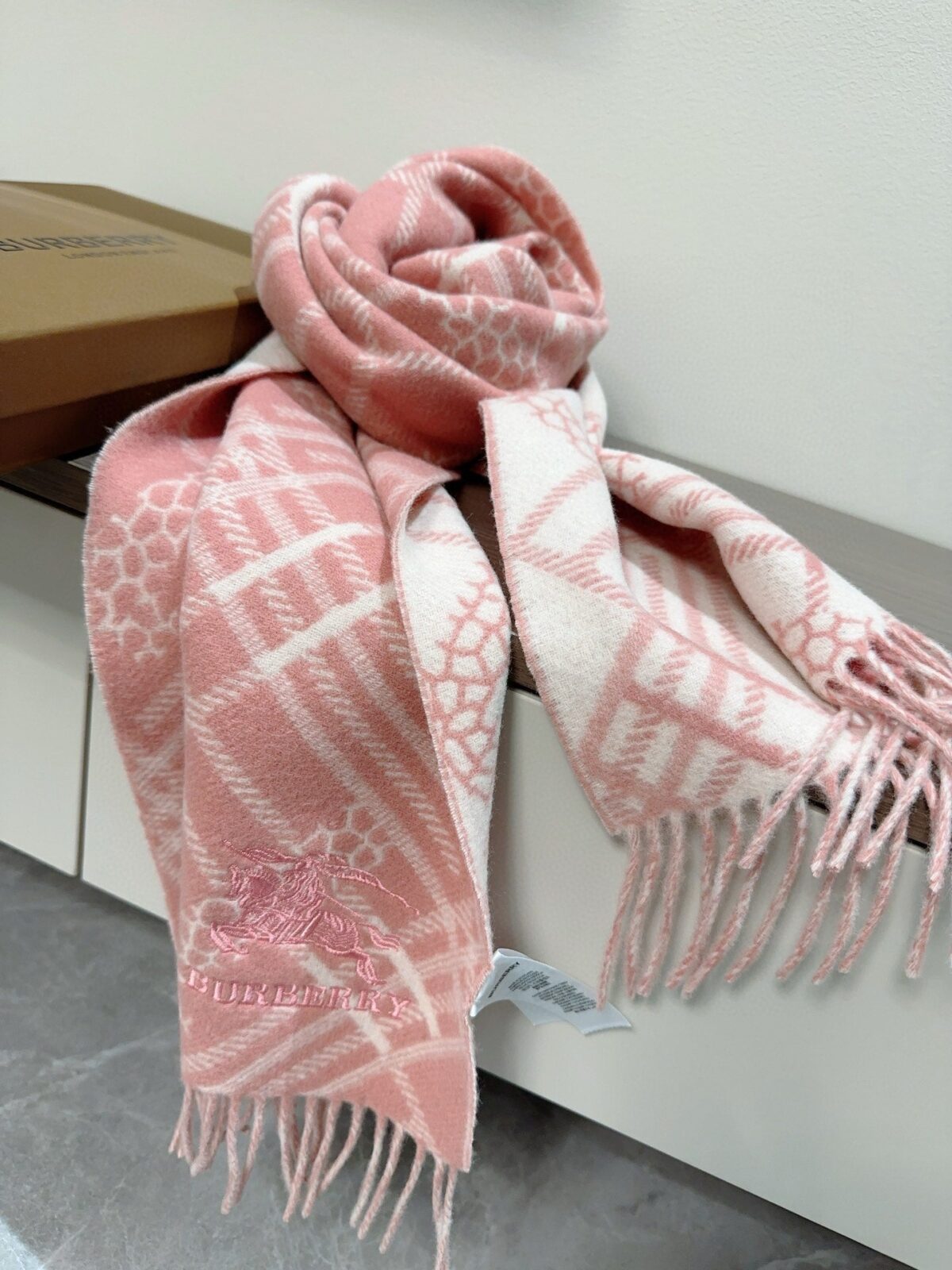 CLASSIC CHECK SCARF 168 CM IN ROSE PINK CASHMERE 396321 - 图片 3