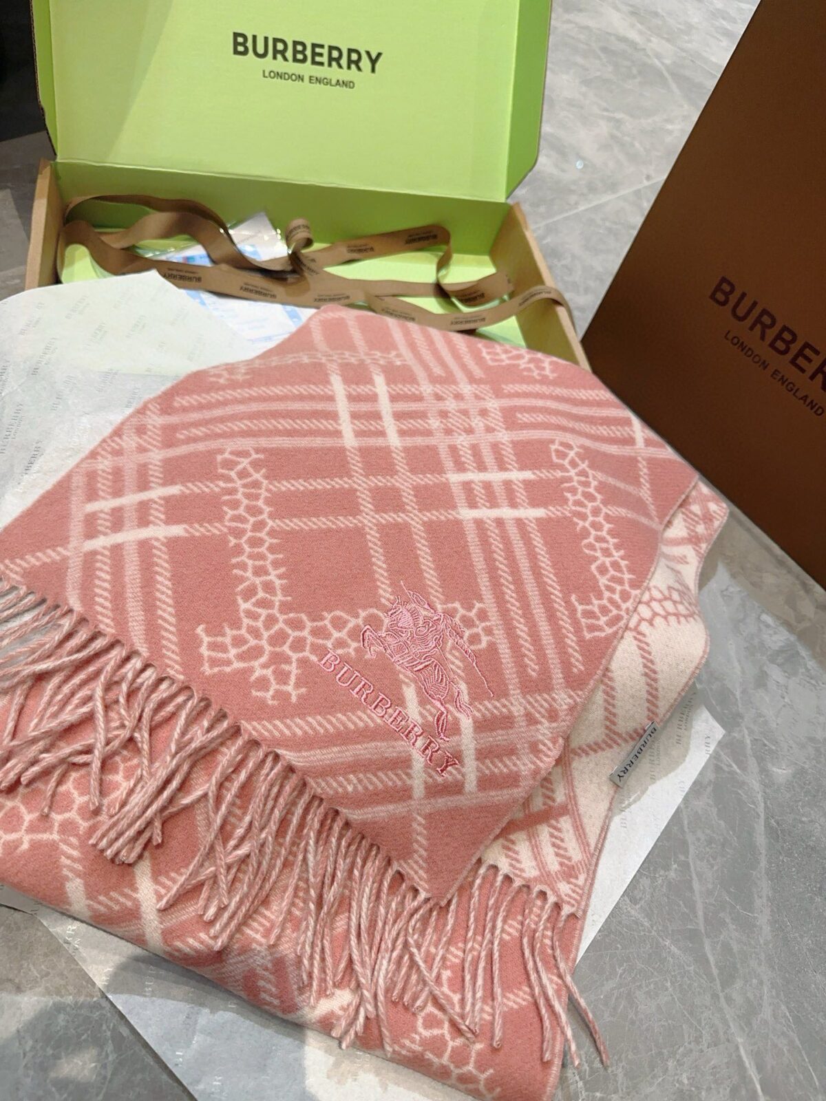 CLASSIC CHECK SCARF 168 CM IN ROSE PINK CASHMERE 396321 - 图片 4