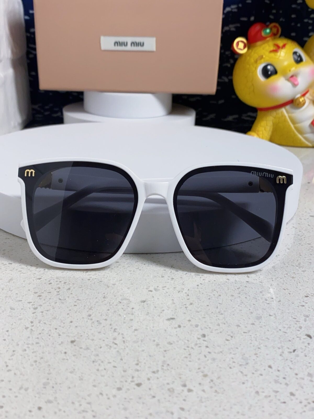 GLIMPSE SQUARE SUNGLASSES 554615 IN WHITE ACETATE - 图片 3