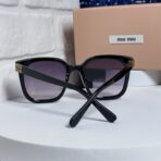 GLIMPSE SQUARE SUNGLASSES 554616 IN BLACK ACETATE GREY SMOKE LENS - 图片 7