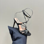 CRYSTAL HORSEBIT STRAPPY SANDAL 10.5CM IN BLACK PATENT LEATHER - 图片 2