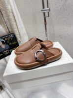 McQueen 25SS early spring new style platform thick-soled Birkenstock clogs and slip-on mules. - 图片 5