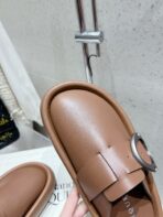 McQueen 25SS early spring new style platform thick-soled Birkenstock clogs and slip-on mules. - 图片 9