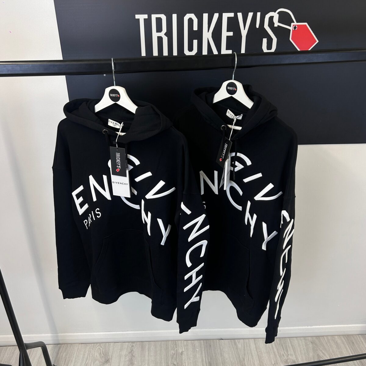 Givenchy Men’s Black Pullover Hoodie Embroidered Logo - 图片 2